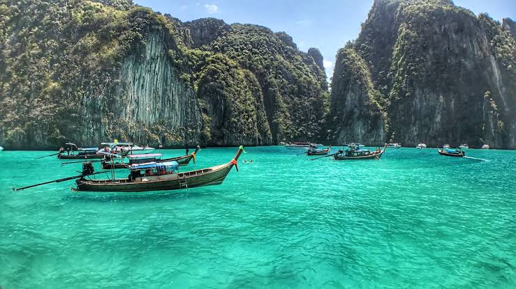 Maya Bay 2026: Prices, Rules & How to Avoid the Crowds