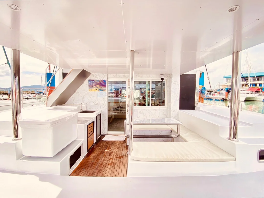 Private Phi-Phi Day Trip by Sailling Catamaran