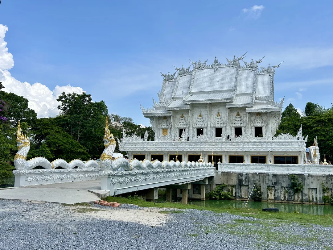 Mantra Spa - Glass Bridge