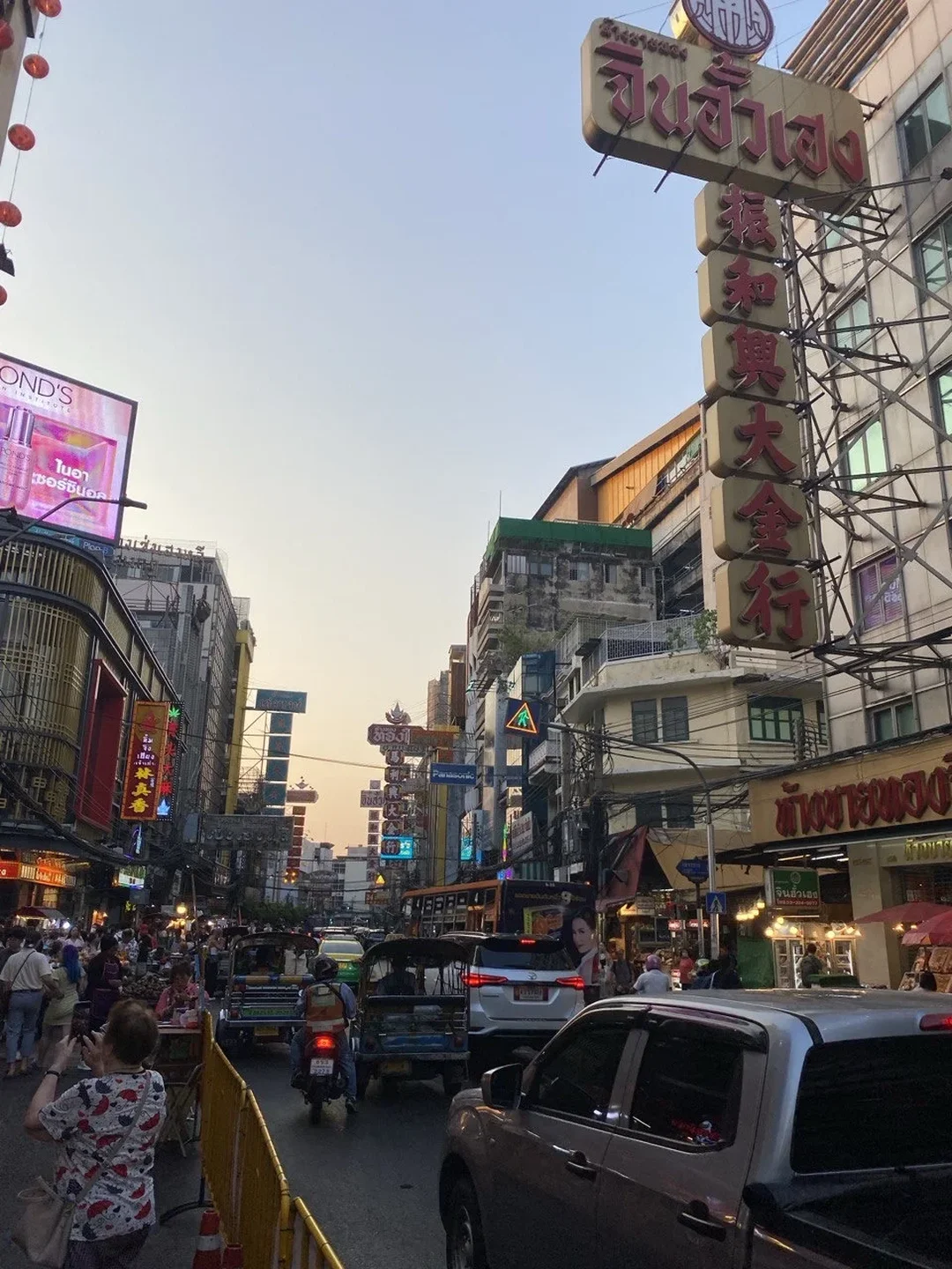 Contrasts of Bangkok
