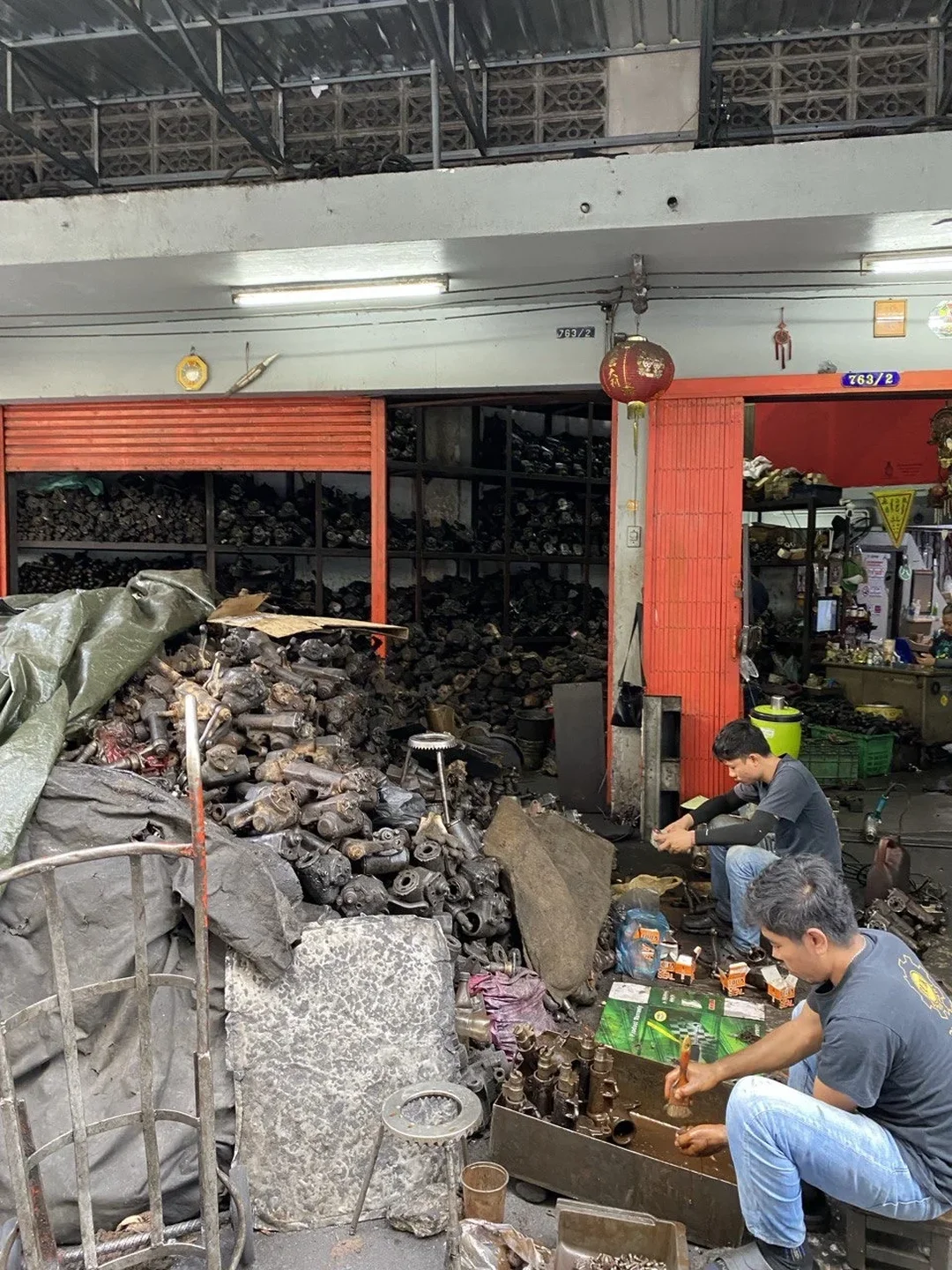 Contrasts of Bangkok
