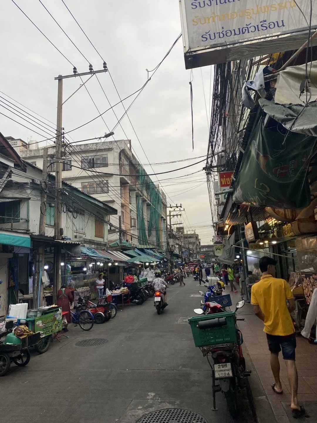 Contrasts of Bangkok