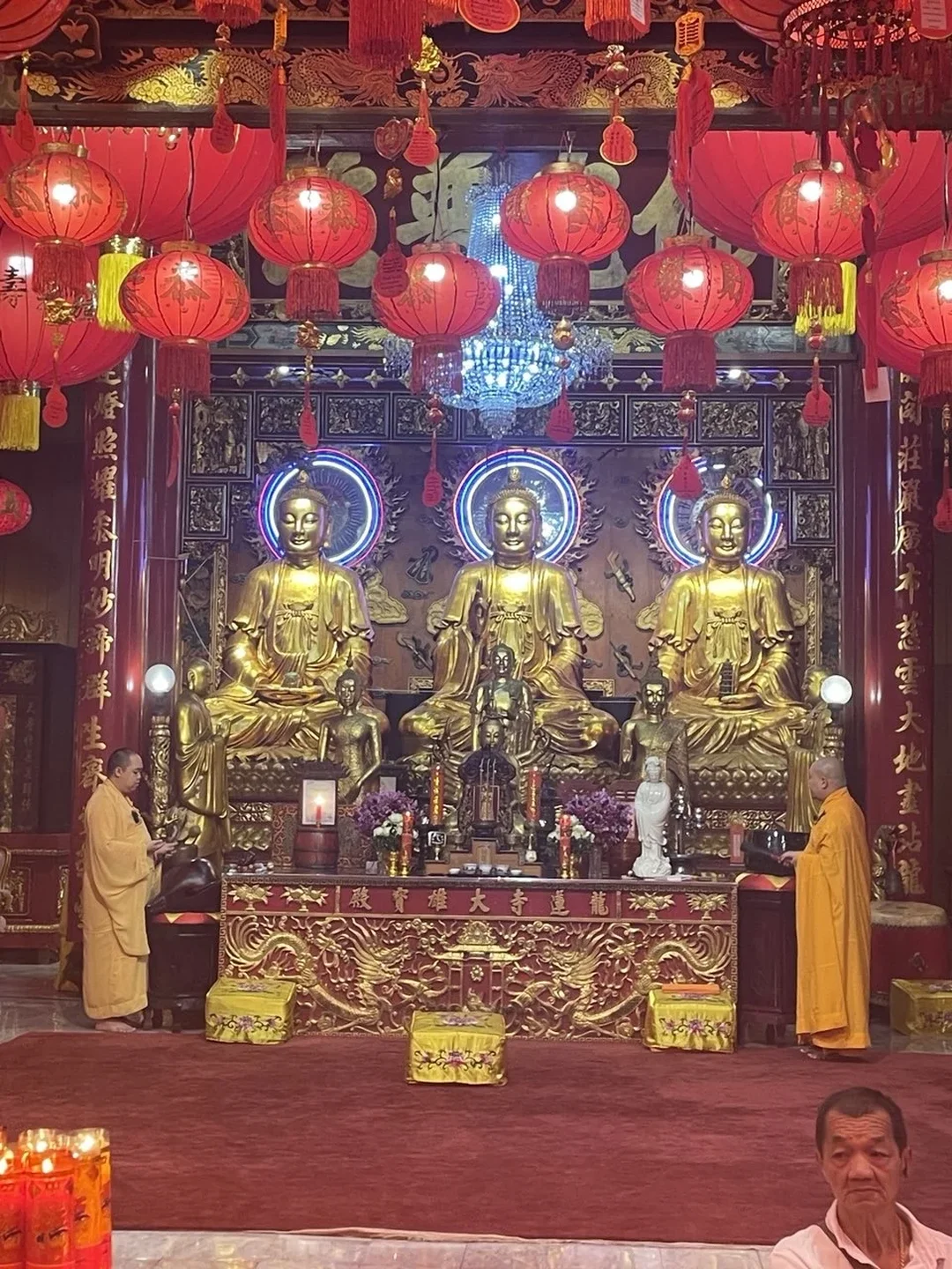 Contrasts of Bangkok