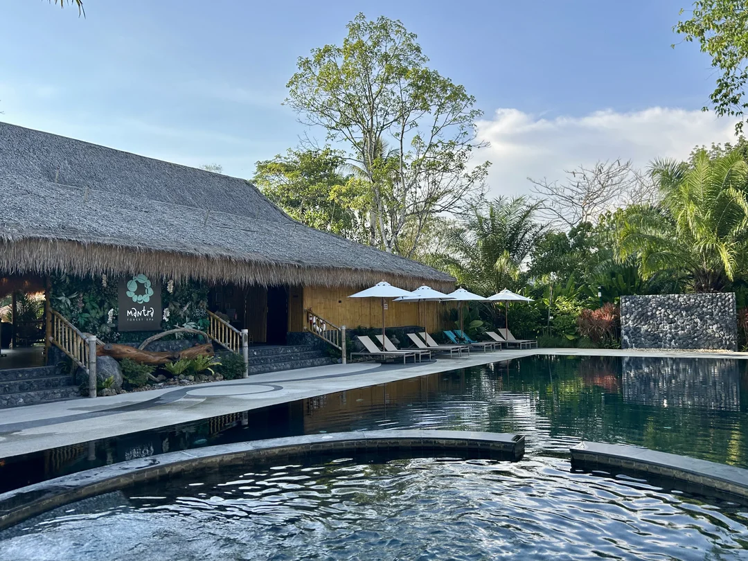 Mantra Spa - Glass Bridge