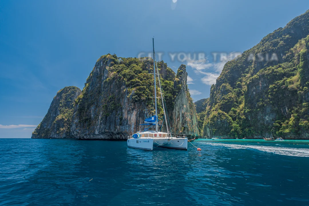 Rent a Lagoon 440 Catamaran in Phuket