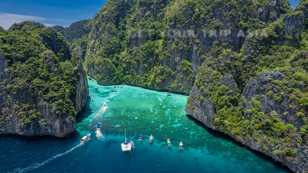 Rent a Lagoon 440 Catamaran in Phuket