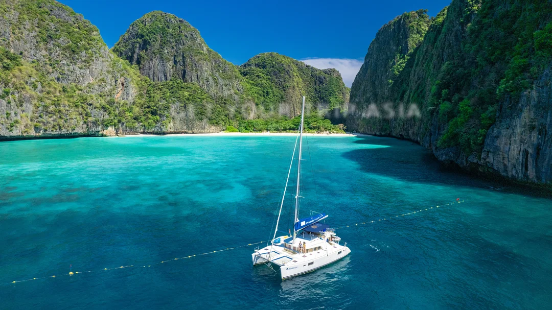 Rent a Lagoon 440 Catamaran in Phuket