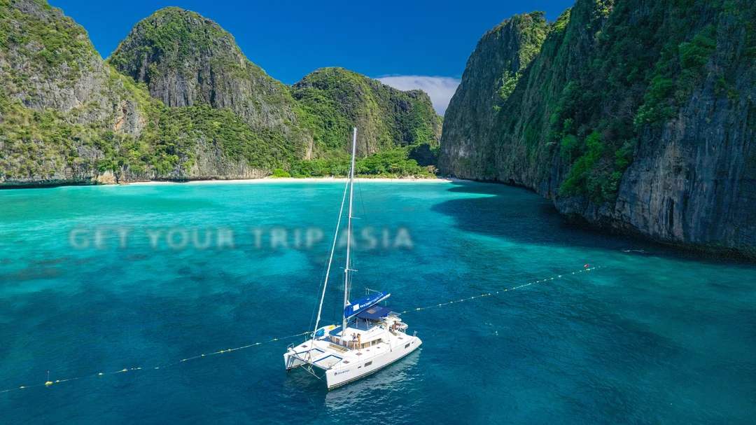 Rent a Lagoon 440 Catamaran in Phuket