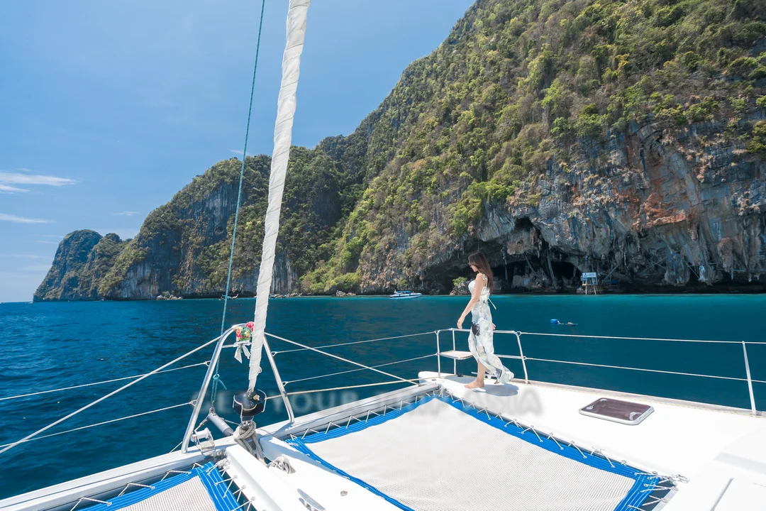 Rent a Lagoon 440 Catamaran in Phuket
