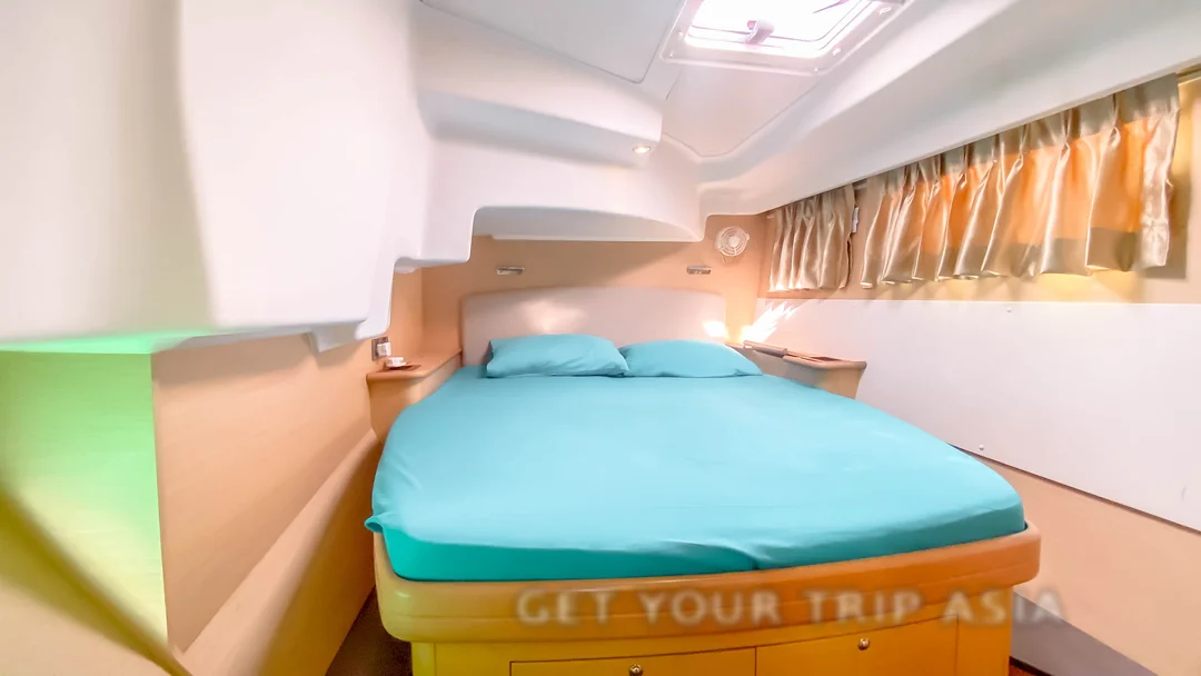 Rent a Lagoon 440 Catamaran in Phuket